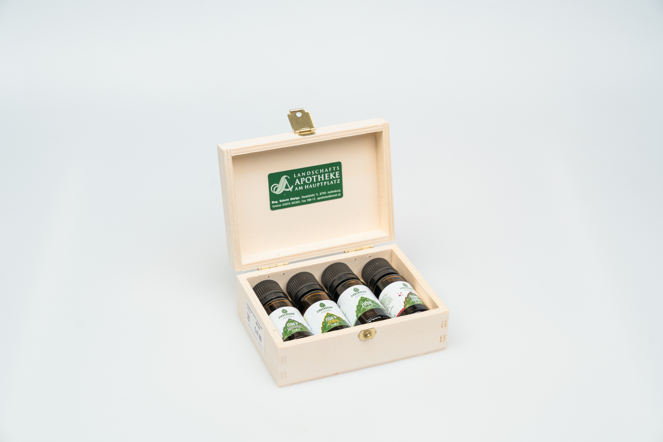 Geschenkbox aus Holz mit 4 Zirben-Duftölen